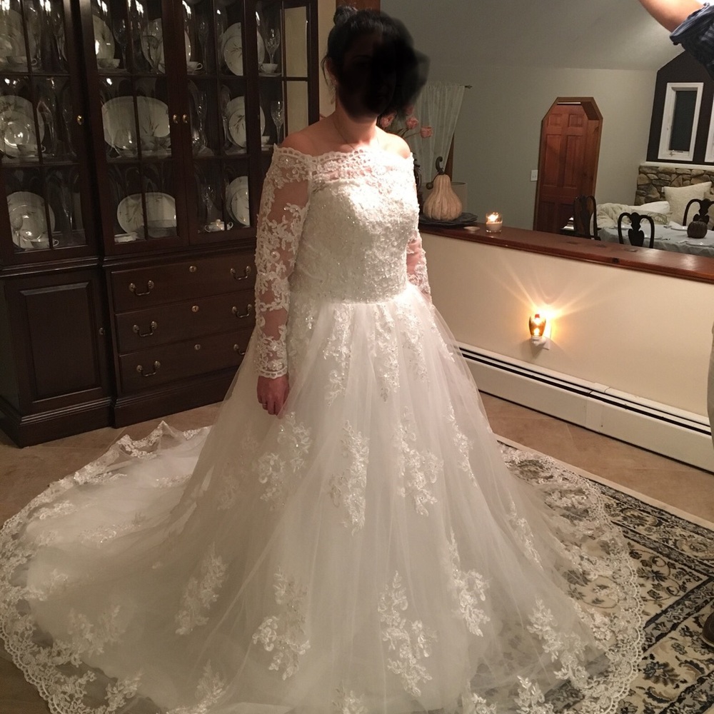 Lace wedding dress